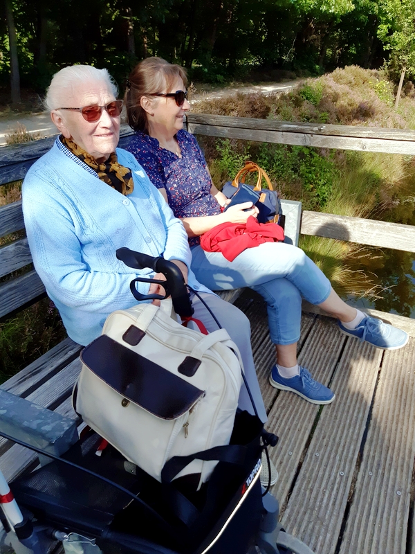 20250825 Elfi und Mutter 800