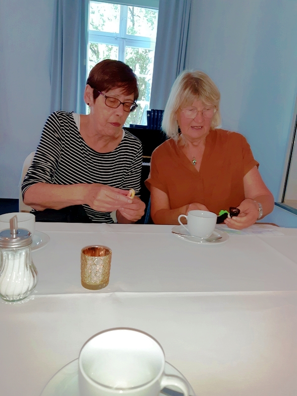 20250825 Gabi und Angelika 800