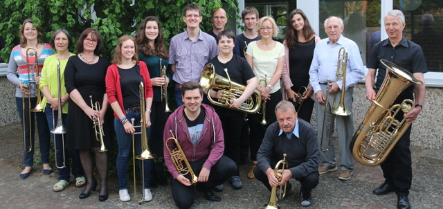 Gruppenfoto mit einigen Blechblasinstrumenten